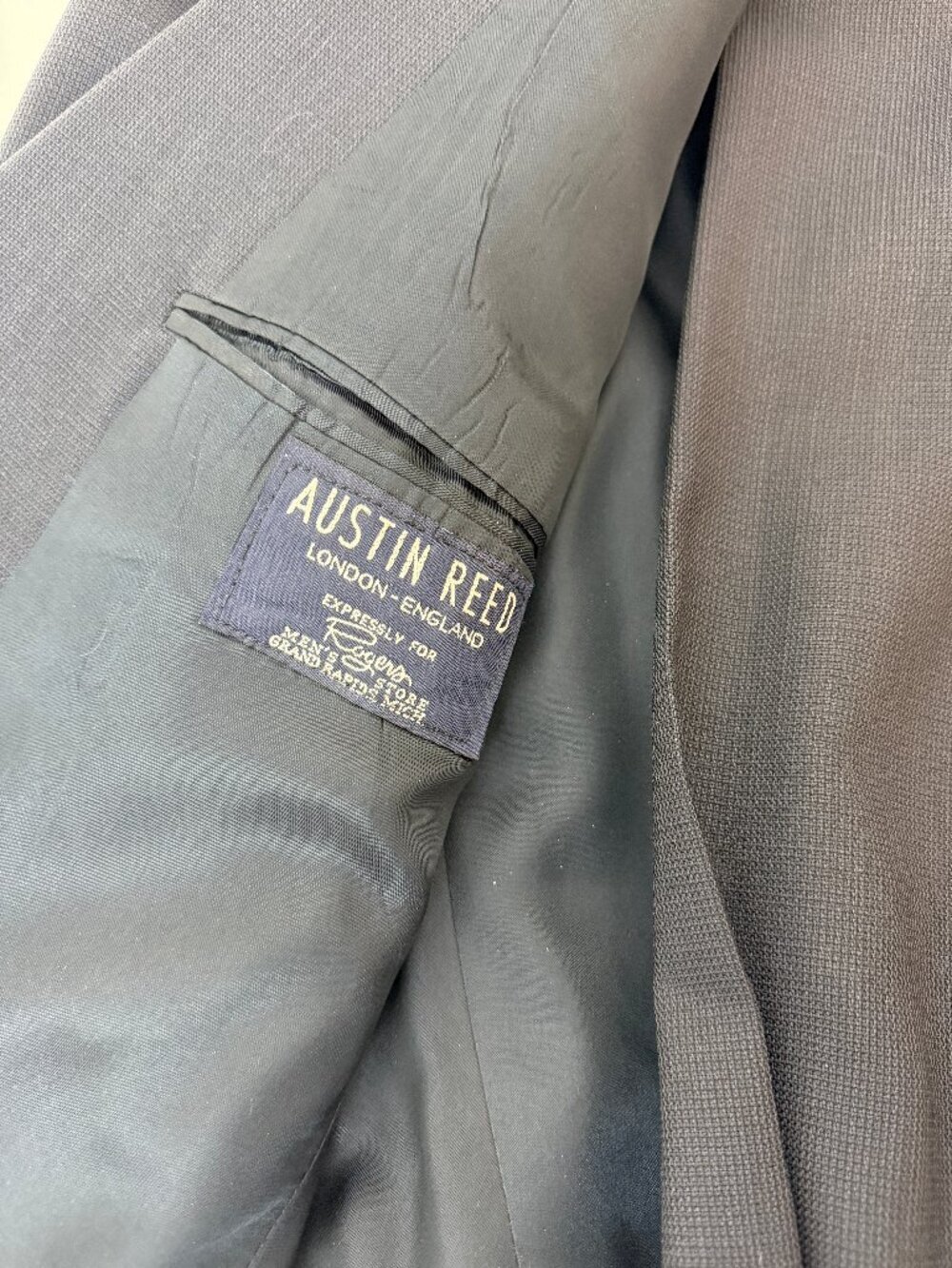 Austin Reed Men's Suit - Picture 4 of 4